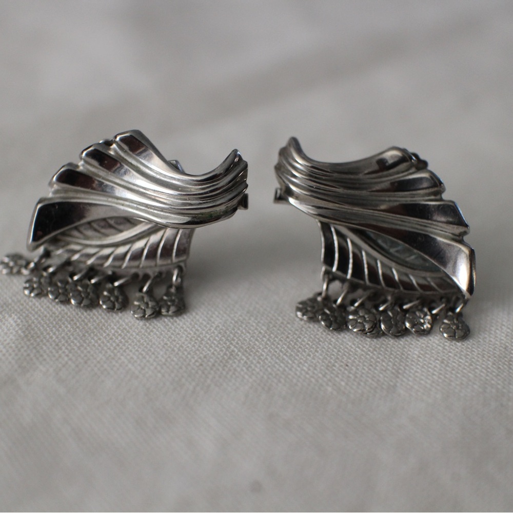 Leaf clip backs